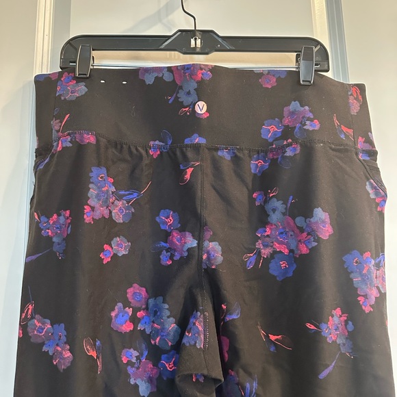 Floral Wicking 7/8 Legging - Picture 3 of 6